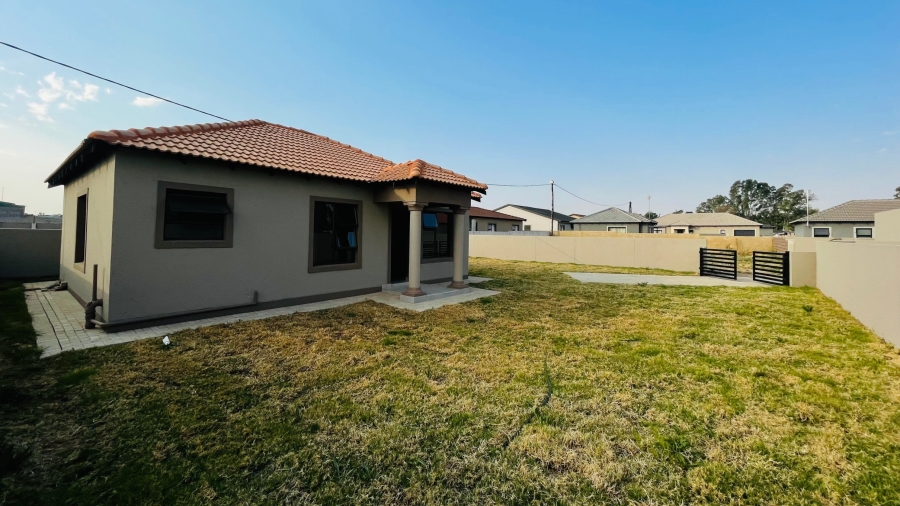 To Let 3 Bedroom Property for Rent in Ellaton North West